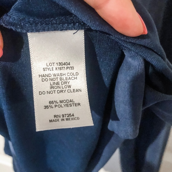 Cut-out Shoulder Sweater - Picture 5 of 6